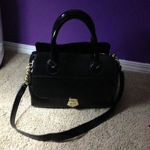 ❌HOLD @miszbee915❌ Black Steve Madden purse