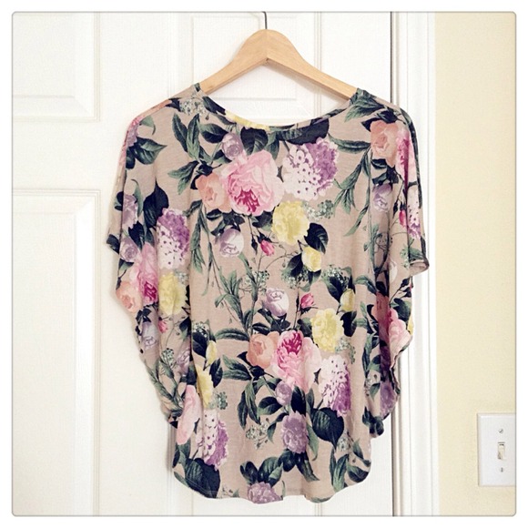 H&M Batwing sleeve T-shirt. - Picture 2 of 4