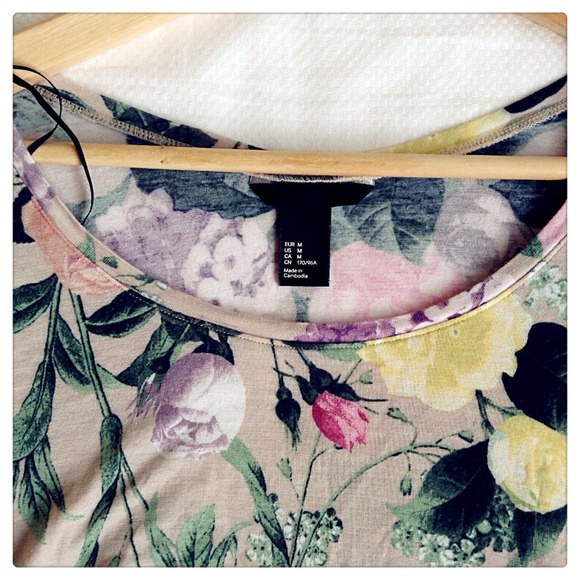 H&M Batwing sleeve T-shirt. - Picture 3 of 4