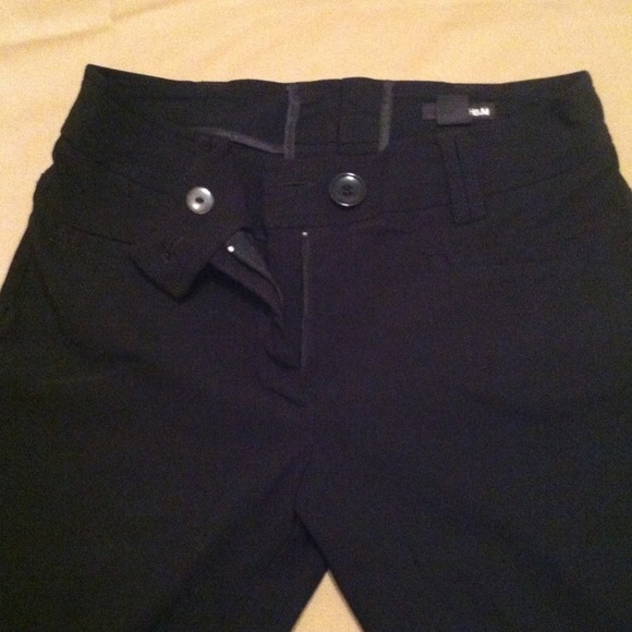 Black Capri - Picture 2 of 4