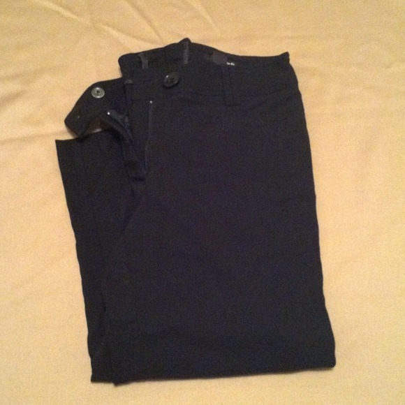 Black Capri - Picture 4 of 4