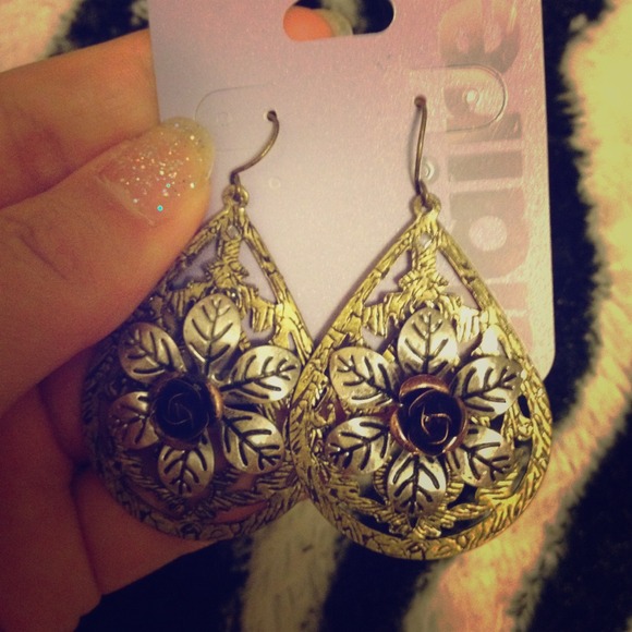 Rose earringss.