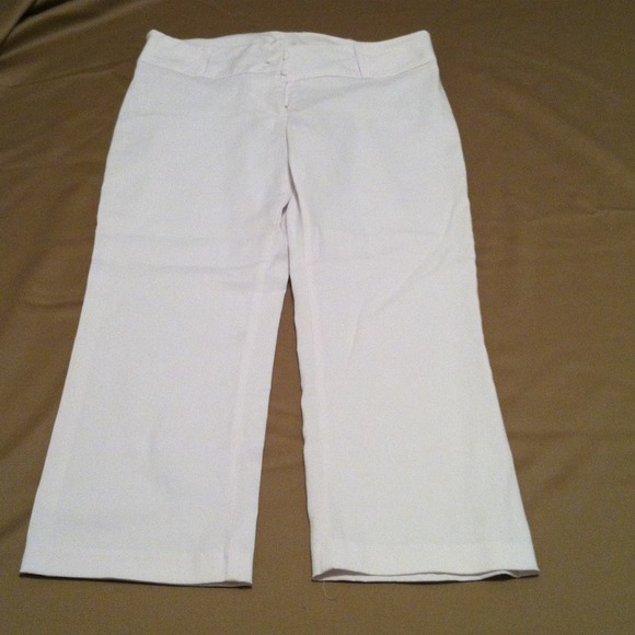White Capri - Picture 3 of 3
