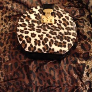 Leopard round purse