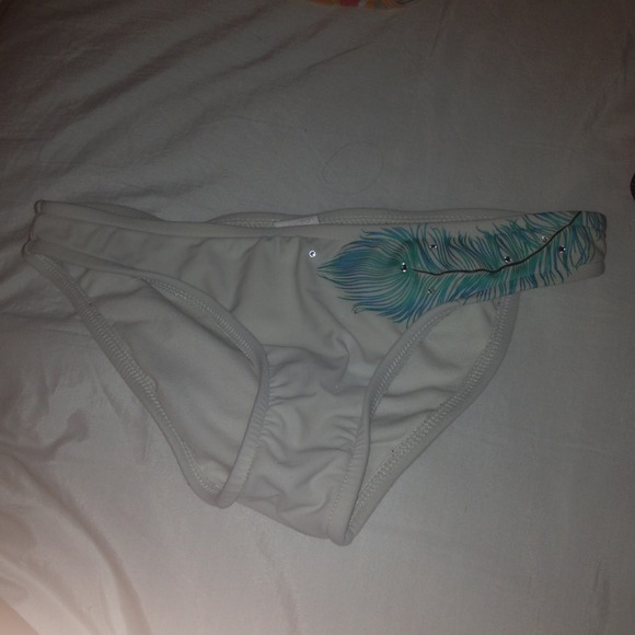 Bathing suite bottom bundle. - Picture 3 of 4