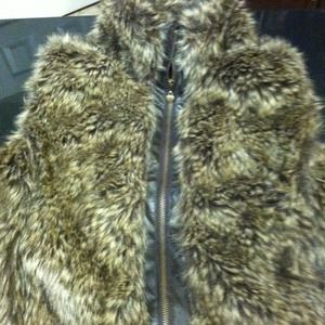 Faux fur vest sz L  never worn $25