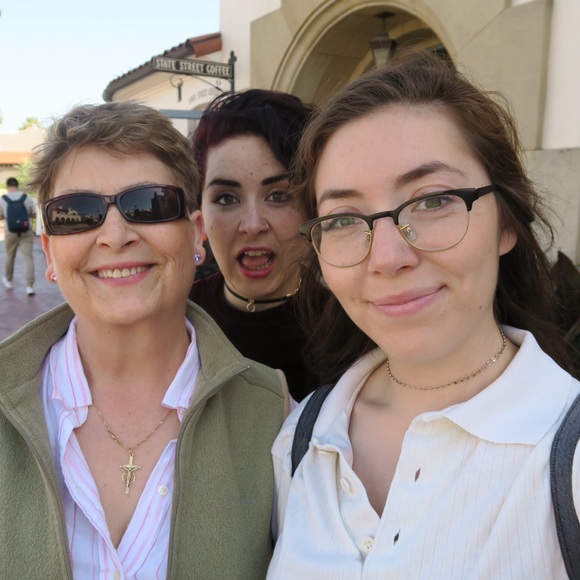 💖Meet the Closet Gal💖 - Picture 2 of 4