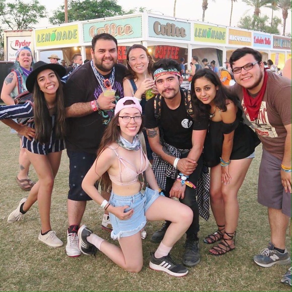 💖Meet the Closet Gal💖 - Picture 3 of 4