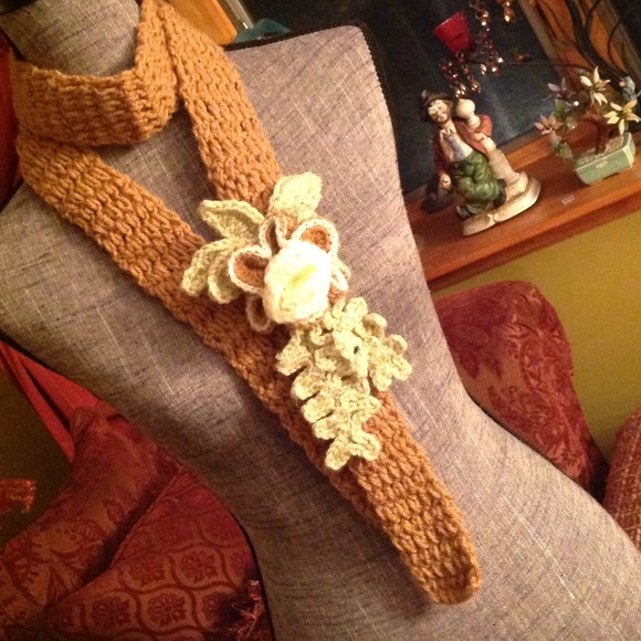HAND MADE Accessories - 🎉🎉HP 12/8 NWOT HANDMADE ONE OF A KIND SCARF