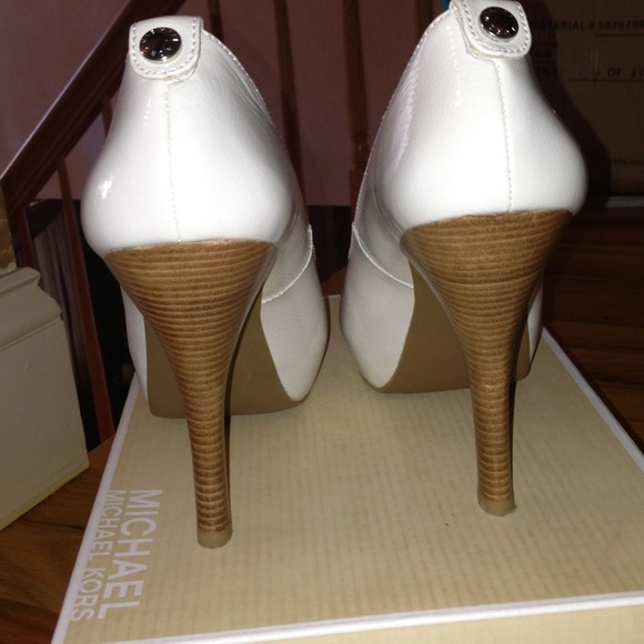❌SOLD❌Michael Kors Open Toe Heels - Picture 2 of 4