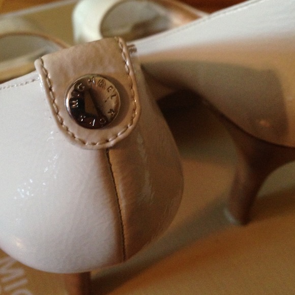 ❌SOLD❌Michael Kors Open Toe Heels - Picture 3 of 4