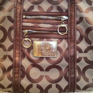 💯 Authentic Coach Poppy purse.