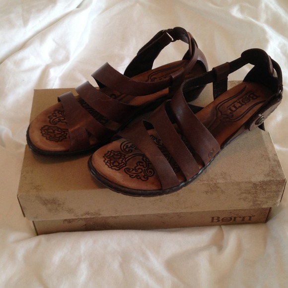 Born leather Kates sandals size 9