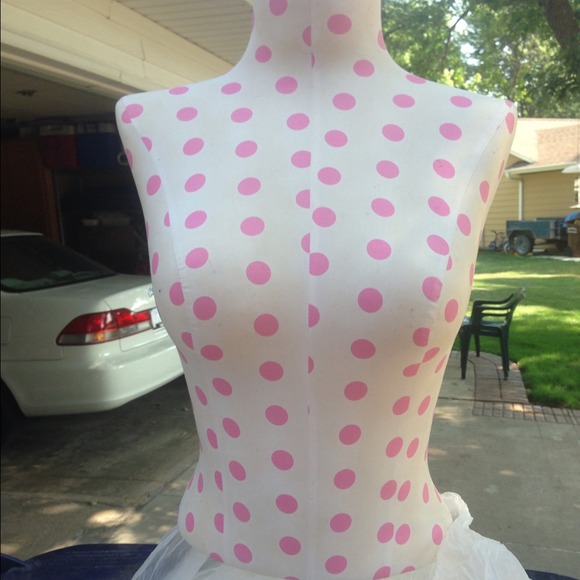 This is a Victoria's Secret PINK bust form.