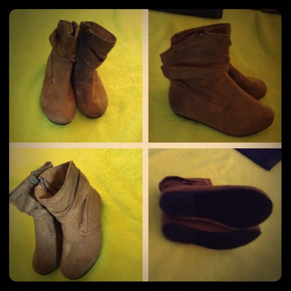 ❌SOLD❌Toddler faux suede ankle boots