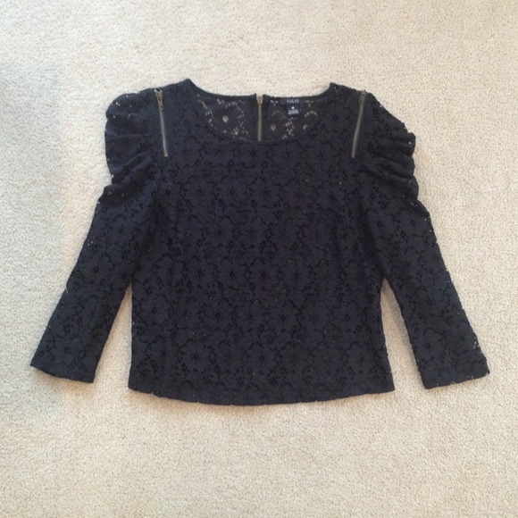 ❌SOLD IN BUNDLE❌ Lace Top with Zippers - Picture 2 of 3