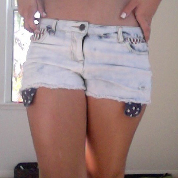Shorts - Picture 2 of 3
