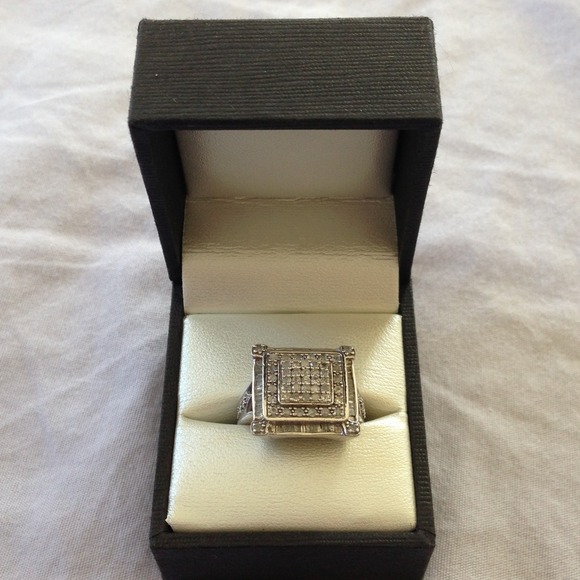 Ring - Picture 2 of 3