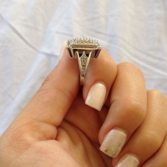 Ring - Picture 3 of 3