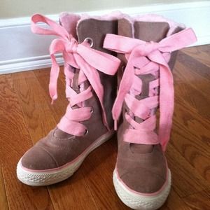 Girls Converse Boots