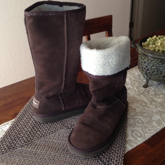 Skechers Dk brown boots!!