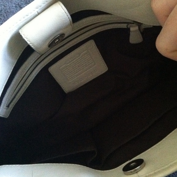 ❗ REDUCED 75%❗light blue & white leather Coach bag - Picture 4 of 4