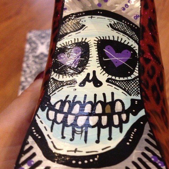 Custom Taylor Says Bordellos - Picture 3 of 4