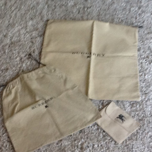 Reserved. For Tina  🙊🙊🙊🙊Burberry dust bags