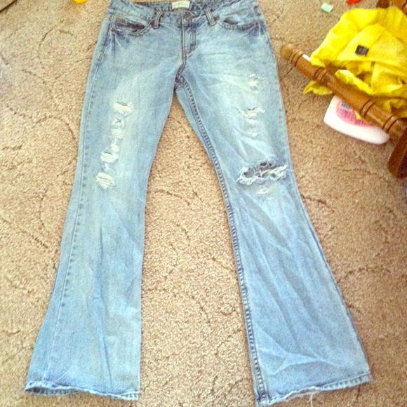 Aeropostale jeans hole in knee