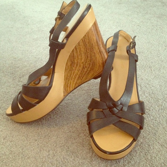 SOLD❗ Bandolino Wedges