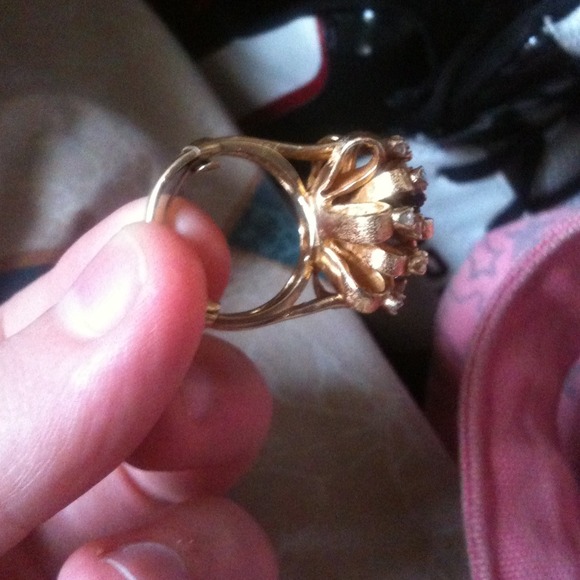 Gold ring - Picture 2 of 2