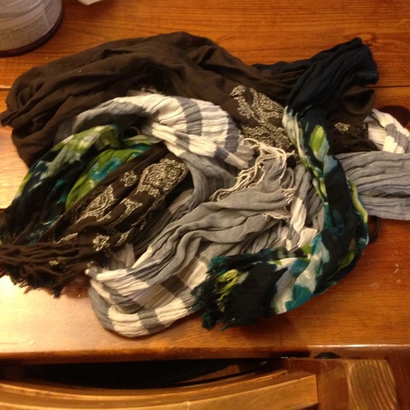 🚫On hold for @savon 🚫3 NWOT Abercrombie Scarves