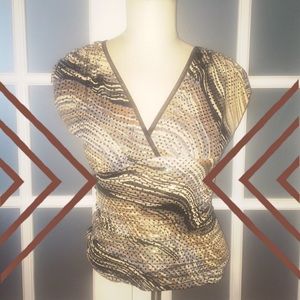 🎉30% off bundles🎉beautiful blue white brown top