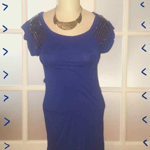🎉30% off bundles🎉Blue dress w studs at shoulders