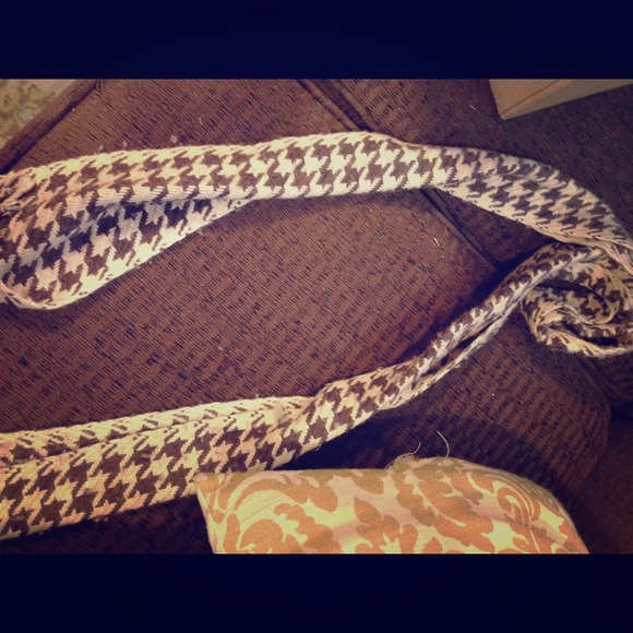 Brown/creme scarf