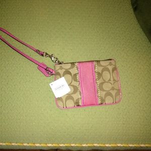 ❌SOLD❌ 💯% Authentic Coach Small wristlet