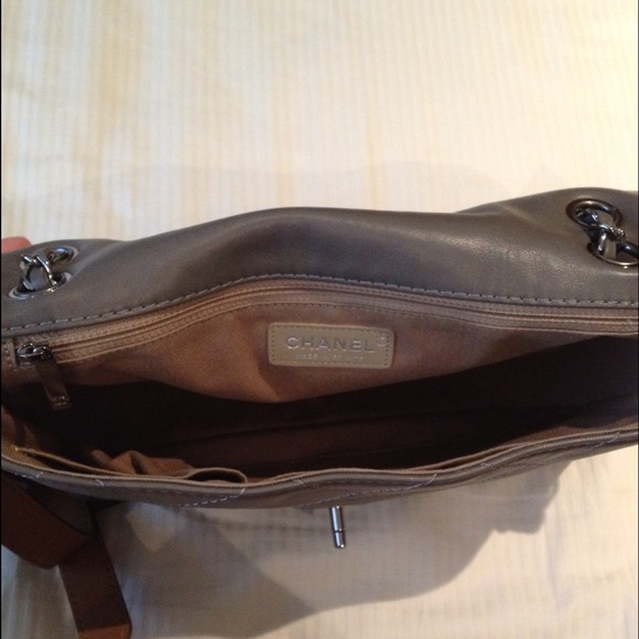 💥TODAY ONLY💥 Chanel Calfskin Chic CrossBody💕 - Picture 2 of 4