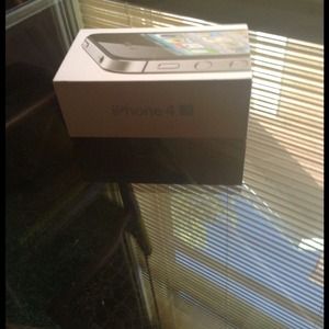 iPhone 4S box and accessories
