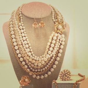Stella & Dot Pearl Charlotte Statement Necklace