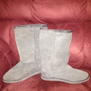 Cute fur lined gray boots 👢