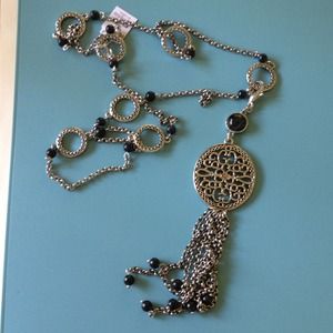 Toggle clasp necklace with detachable tassel