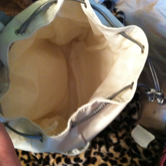 hello kitty back pack - Picture 3 of 3