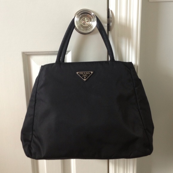 PRADA -- AUTHENTIC  MEDIUM TOTE