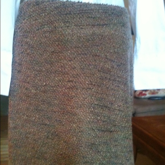 Boucle mini skirt - Picture 2 of 3