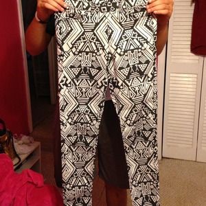 ⛔Traded⛔H&M black and white tribal pants