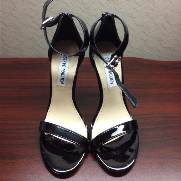 Brand new Steve Madden Realove strappy sandal heel