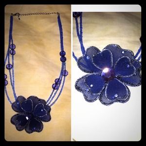 Gorgeous blue flower necklace