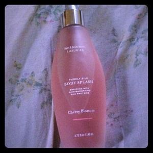 Bath and body works cherry blossom spray