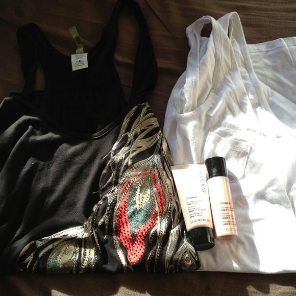 Black and white top Mary Kay