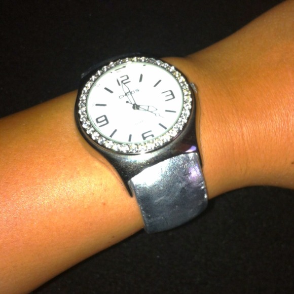 CHICO'S ⌚ Silver Cuff Watch